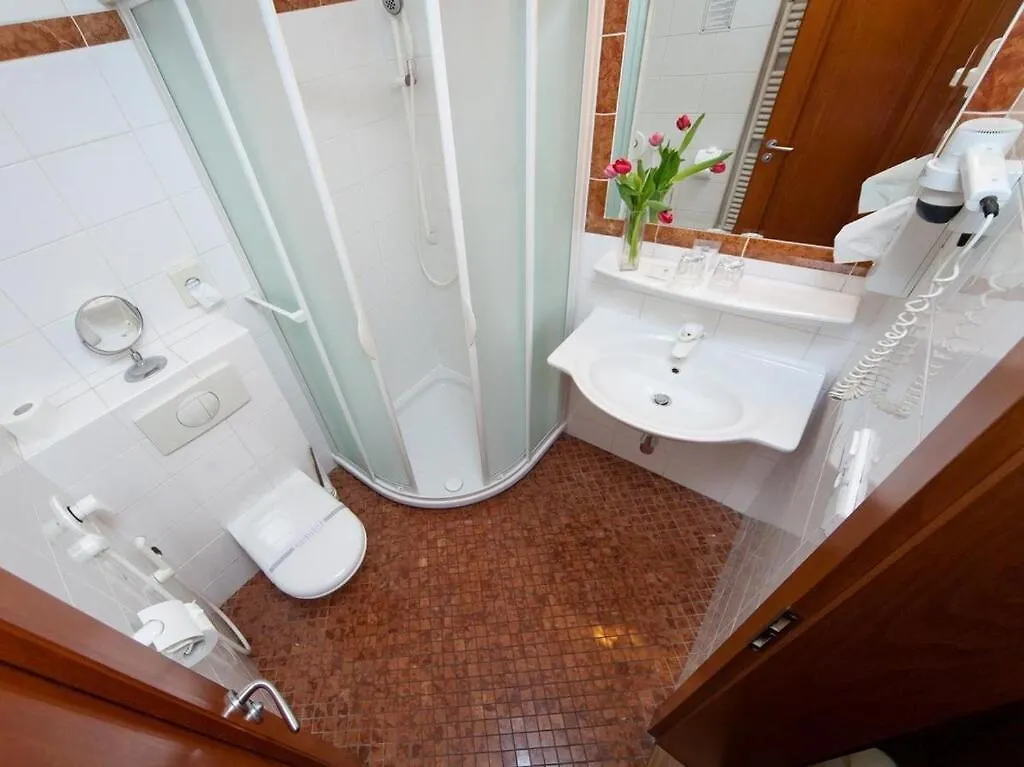 ****  Hotel 16 - Central Prague Czech Republic
