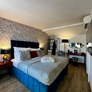 4* Hotel Antik